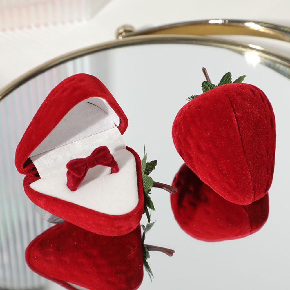 Strawberry Ring Box - eclorejewelry