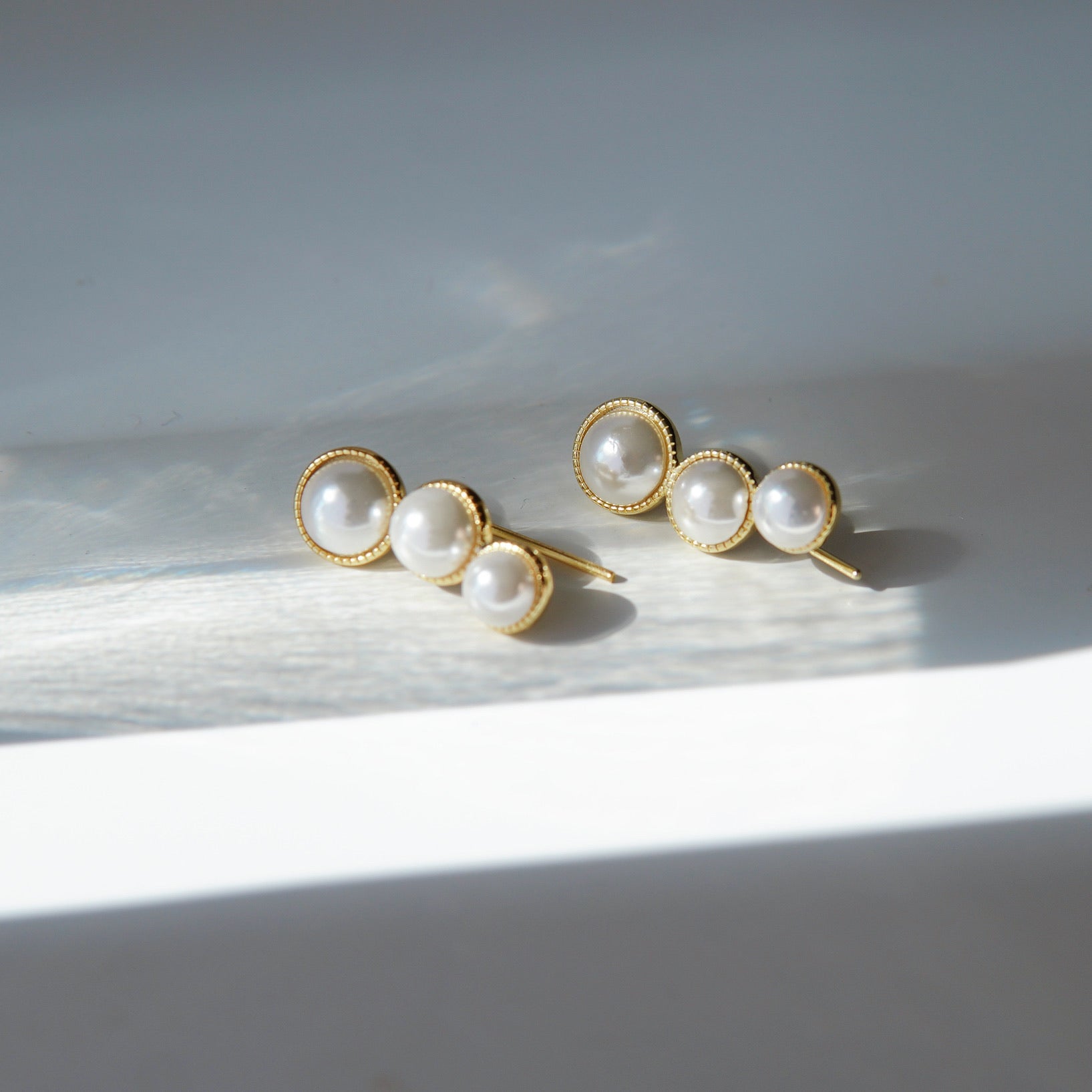 White Light Earrings - eclorejewelry